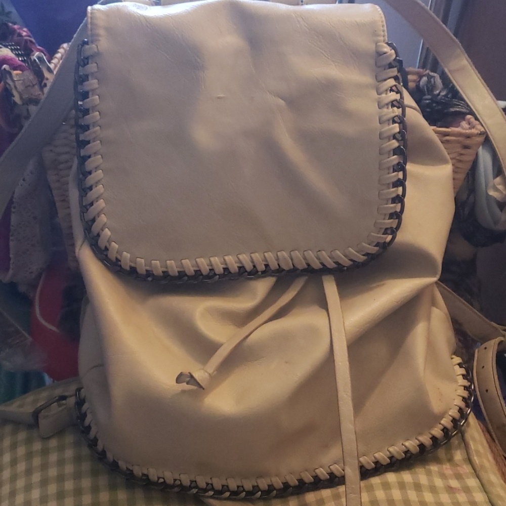 All white leather back pavk